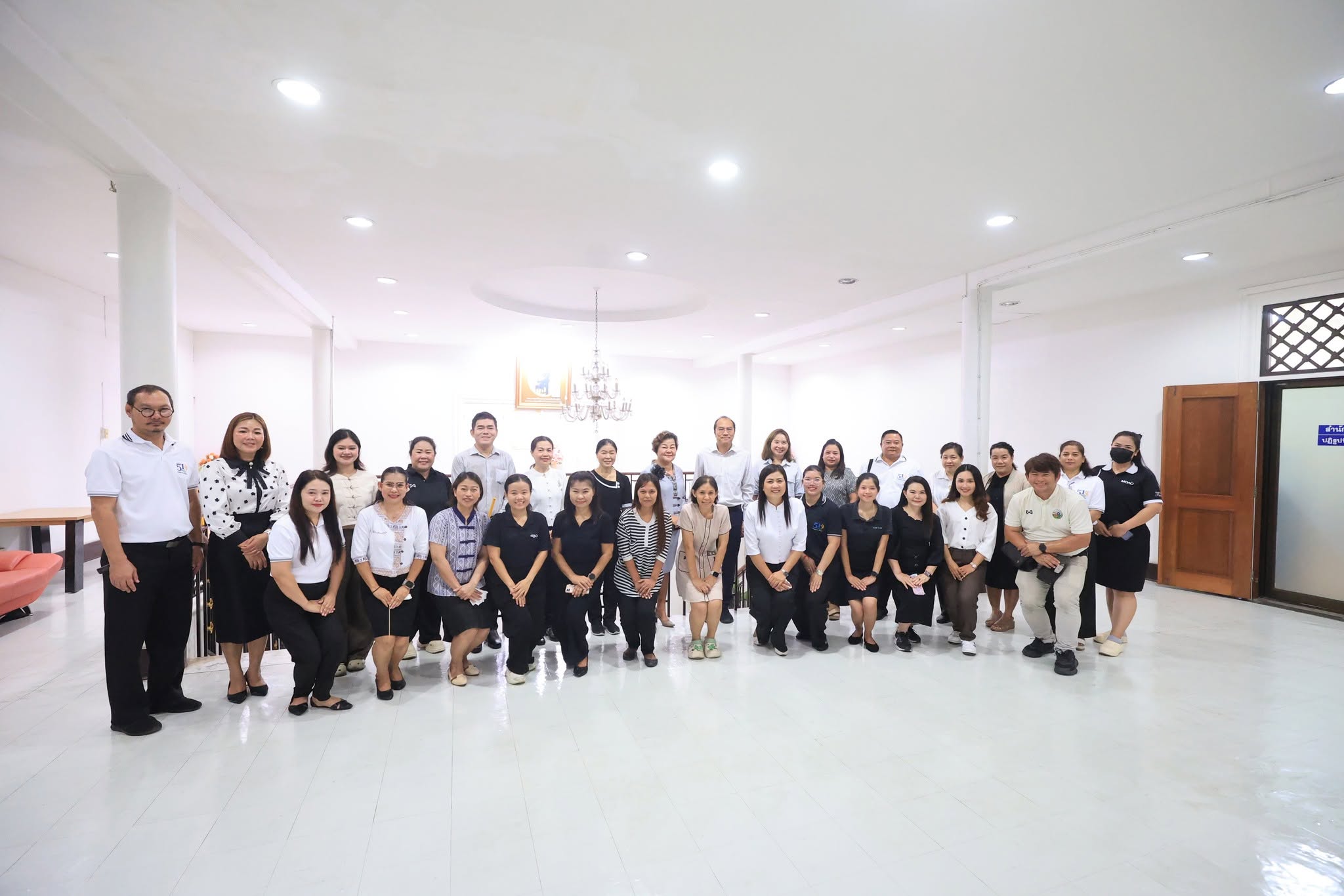 title - ผู้อำนวยการสำนักบริหารกลาง ส.ป.ก. สักการะสิ่งศักดิ์สิทธิ์ประจำ ส.ป.ก. เนื่องในโอกาสเข้ารับตำแหน่งใหม่ 